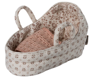 Carry cot for baby mouse