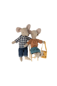 Clothes for mum mouse
