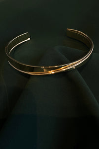 Curved bracelet gold