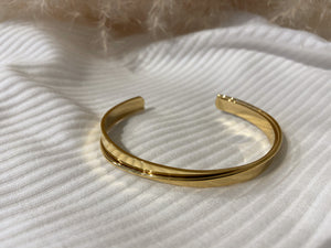 Curved bracelet gold