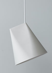 Ceramic pendant lamp wide white