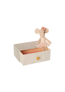 Dance mouse in daybed