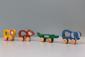 Wooden pull along toy - Mr. Monkey OS